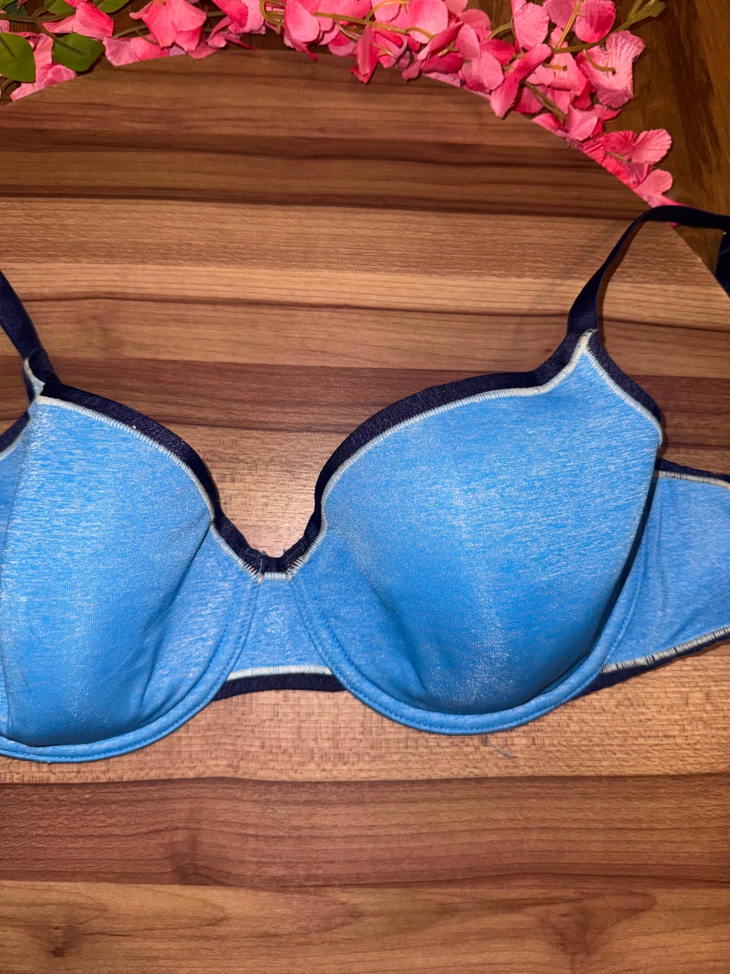 VS 34DD FEATHER LIGHT BRA