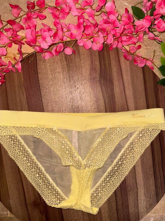 Butter yellow vs panty XL