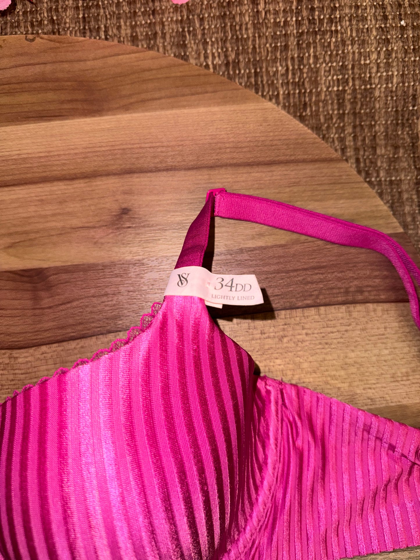 Victoria secret tagged bra 34DD