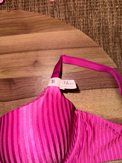 Victoria secret tagged bra 34DD