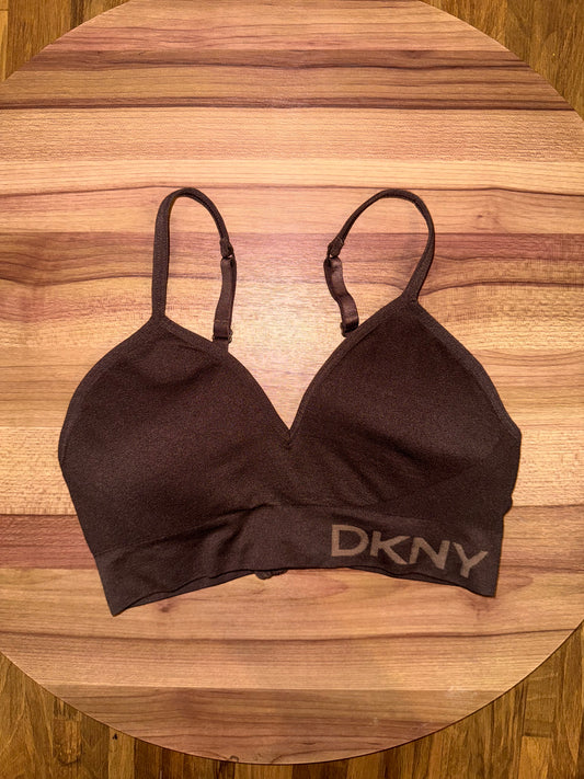 Branded sports bra medium ( will fit small)