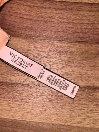 Vs underlined 34dd