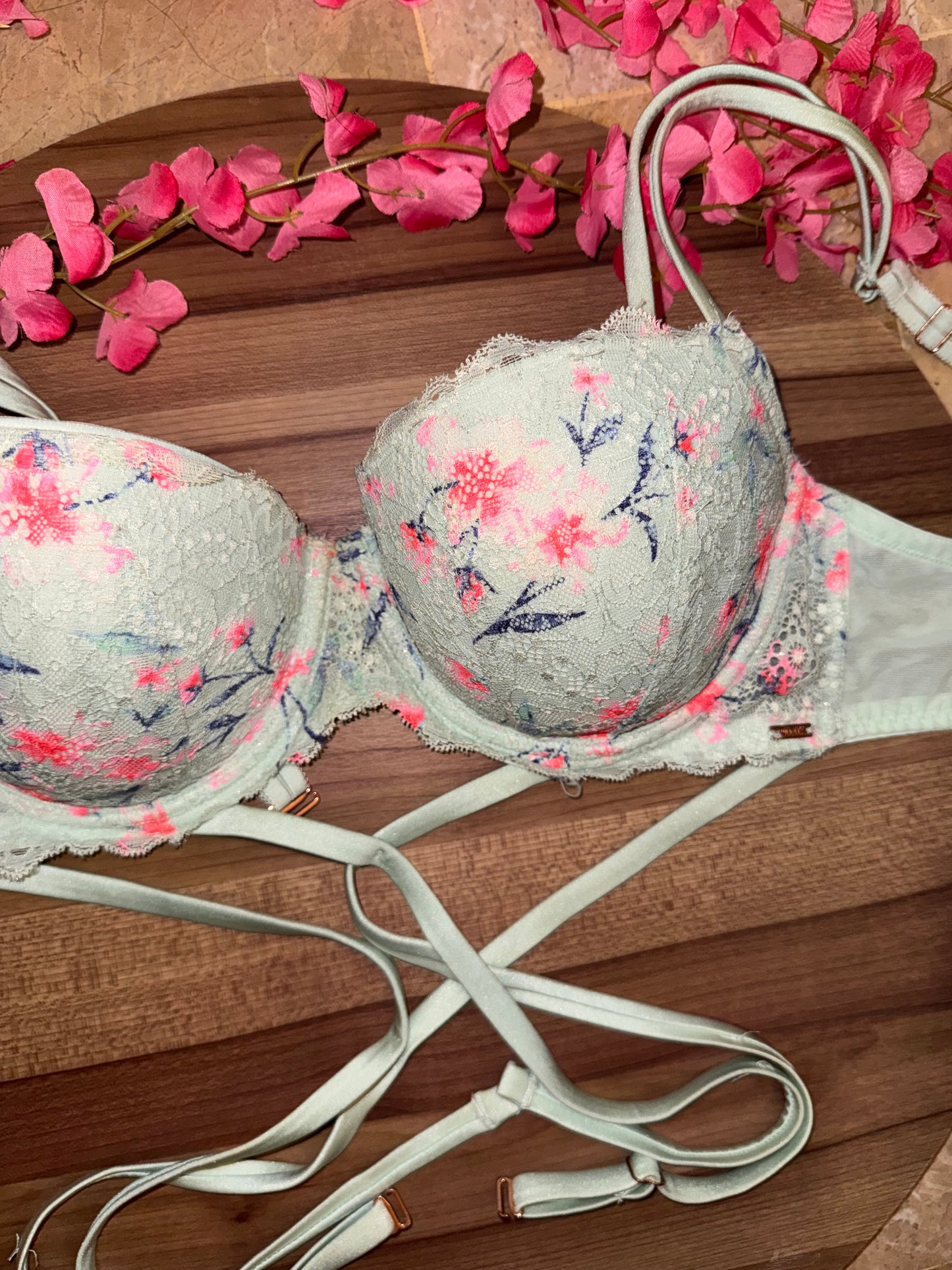 VS 34DD