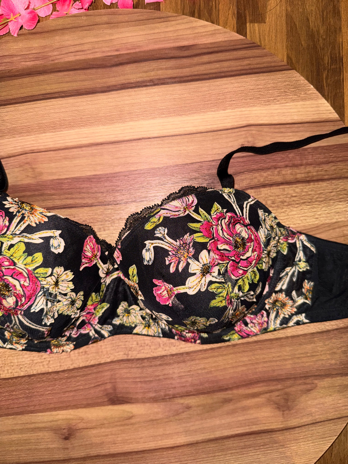 Vs 32dd fancy 3D design bra