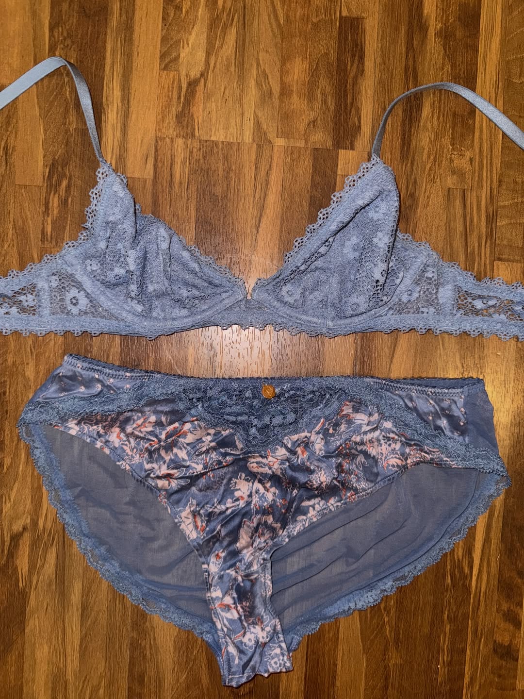 VS XS