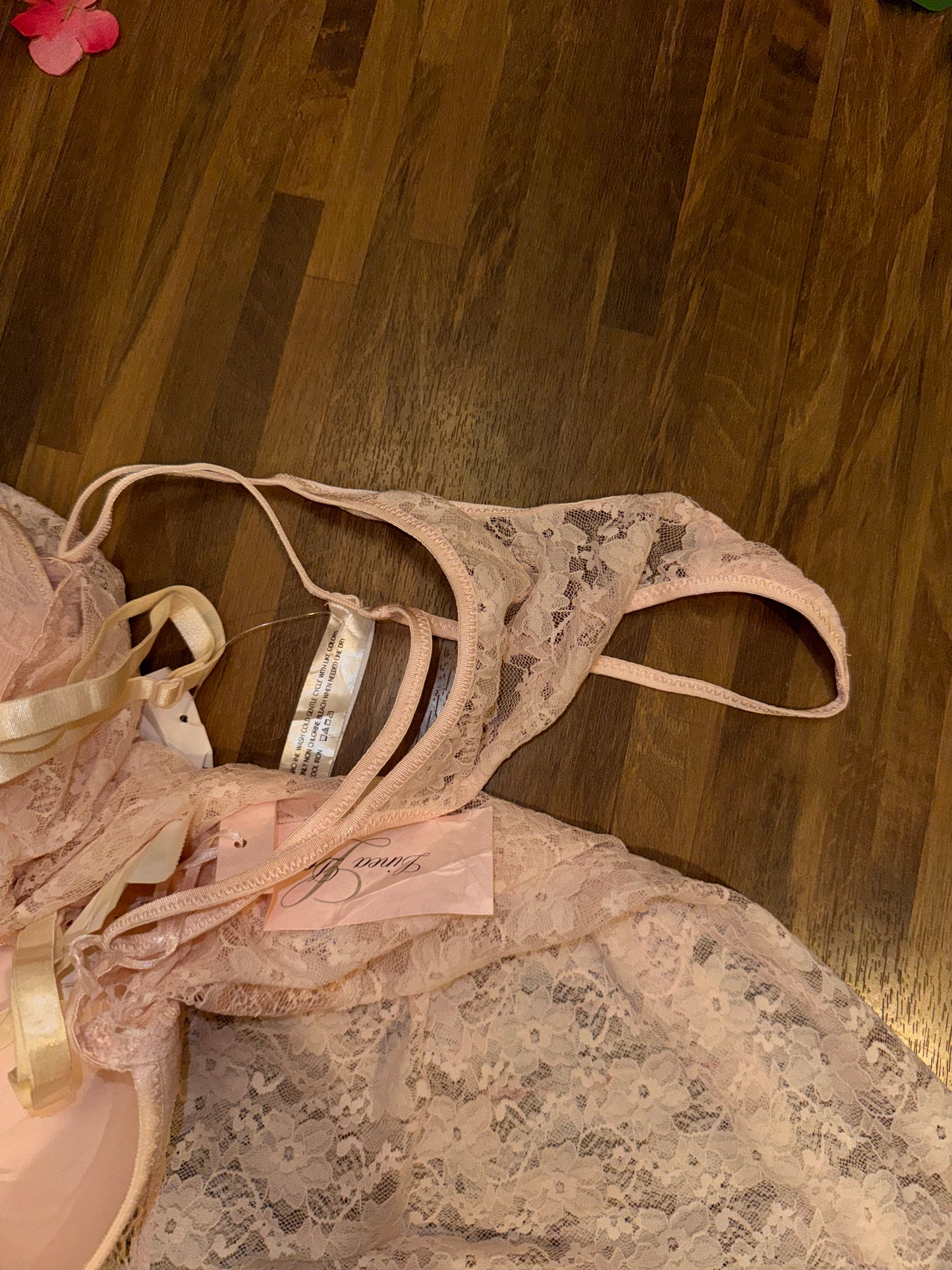 Medium lingerie with thong