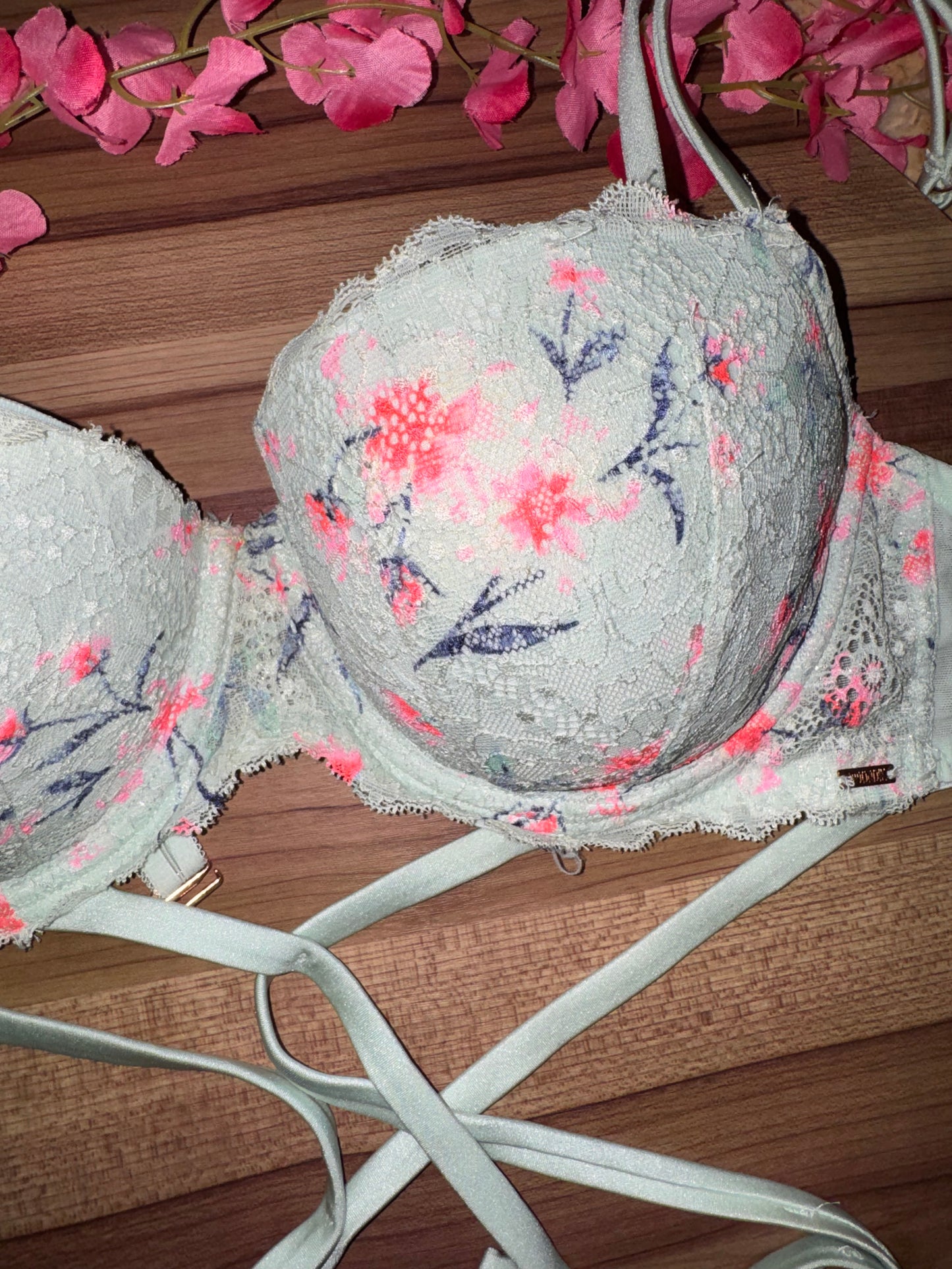 VS 34DD