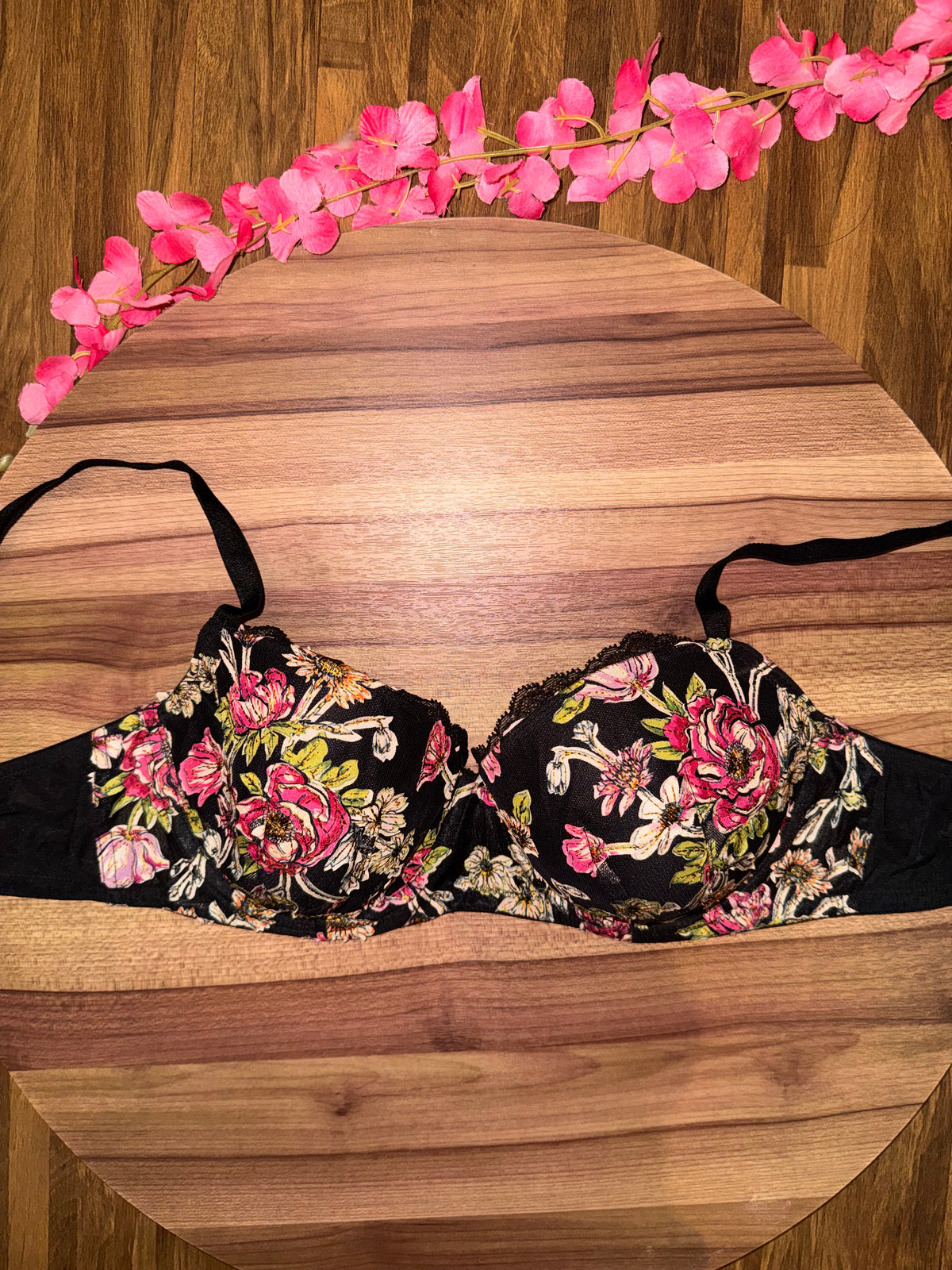 Vs 32dd fancy 3D design bra