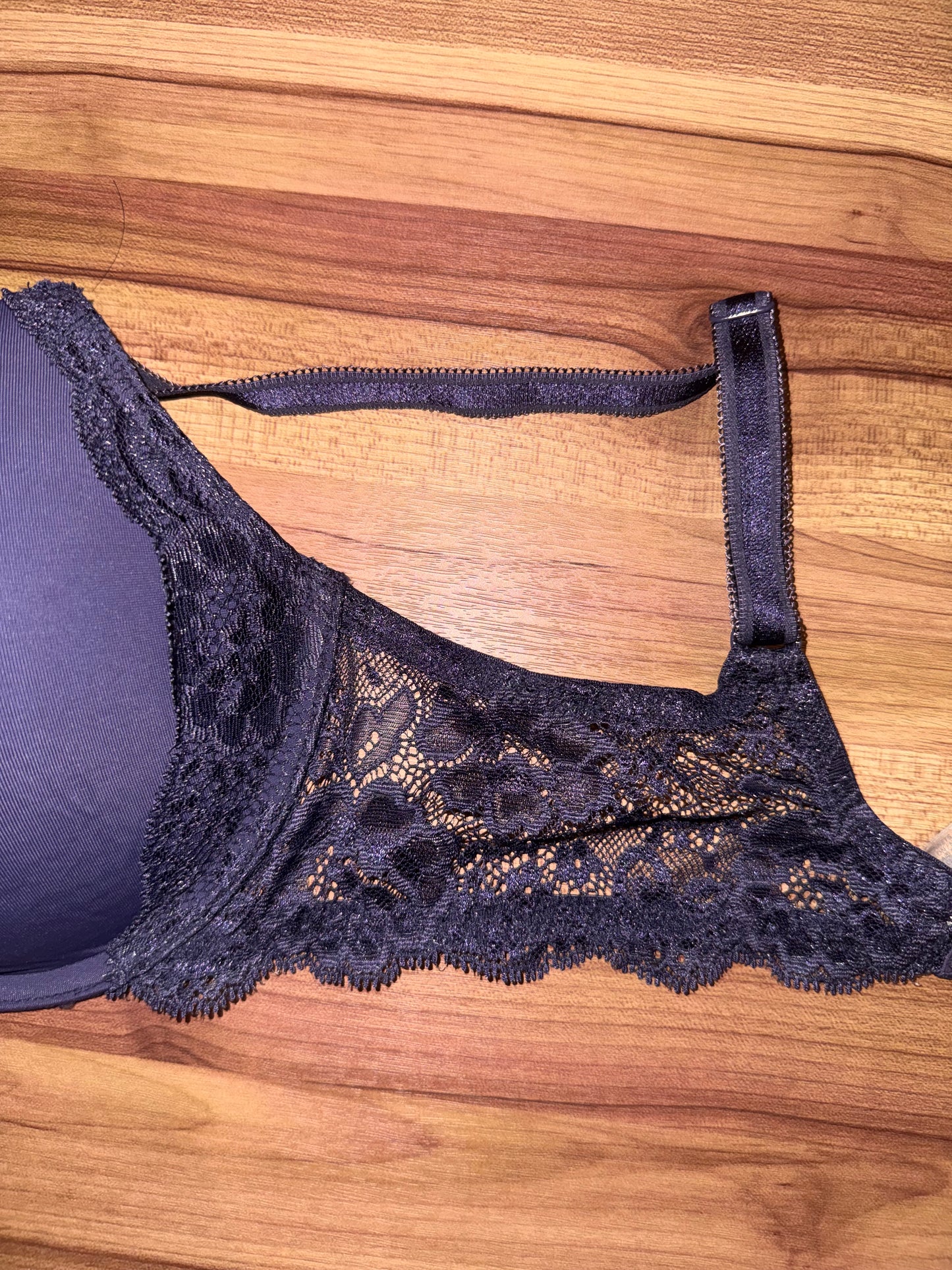 VS TAGGED 34D