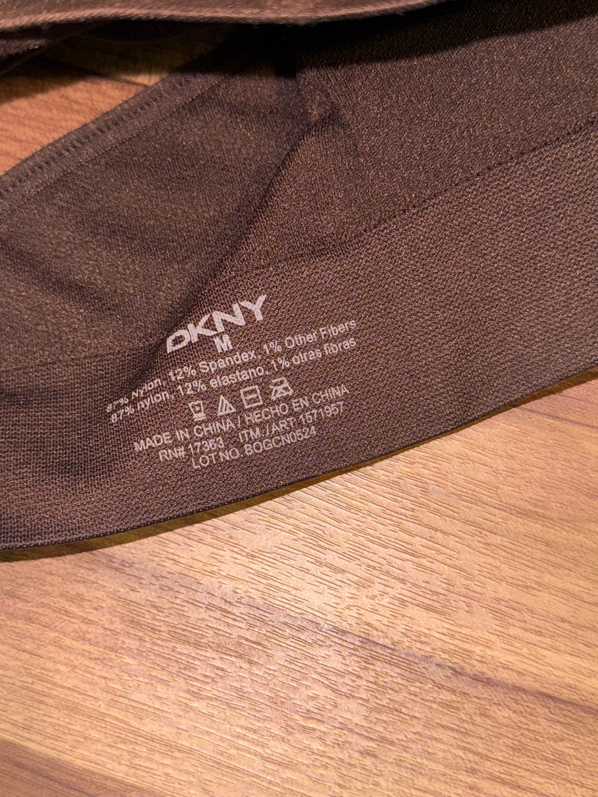 Branded sports bra medium ( will fit small)