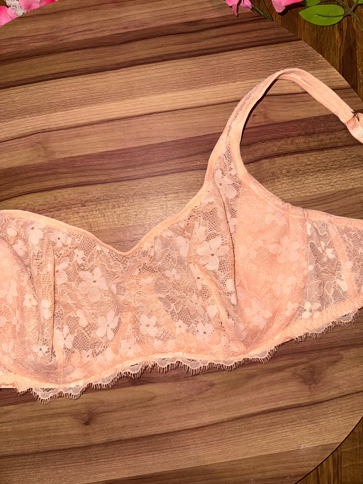 Vs underlined 34dd