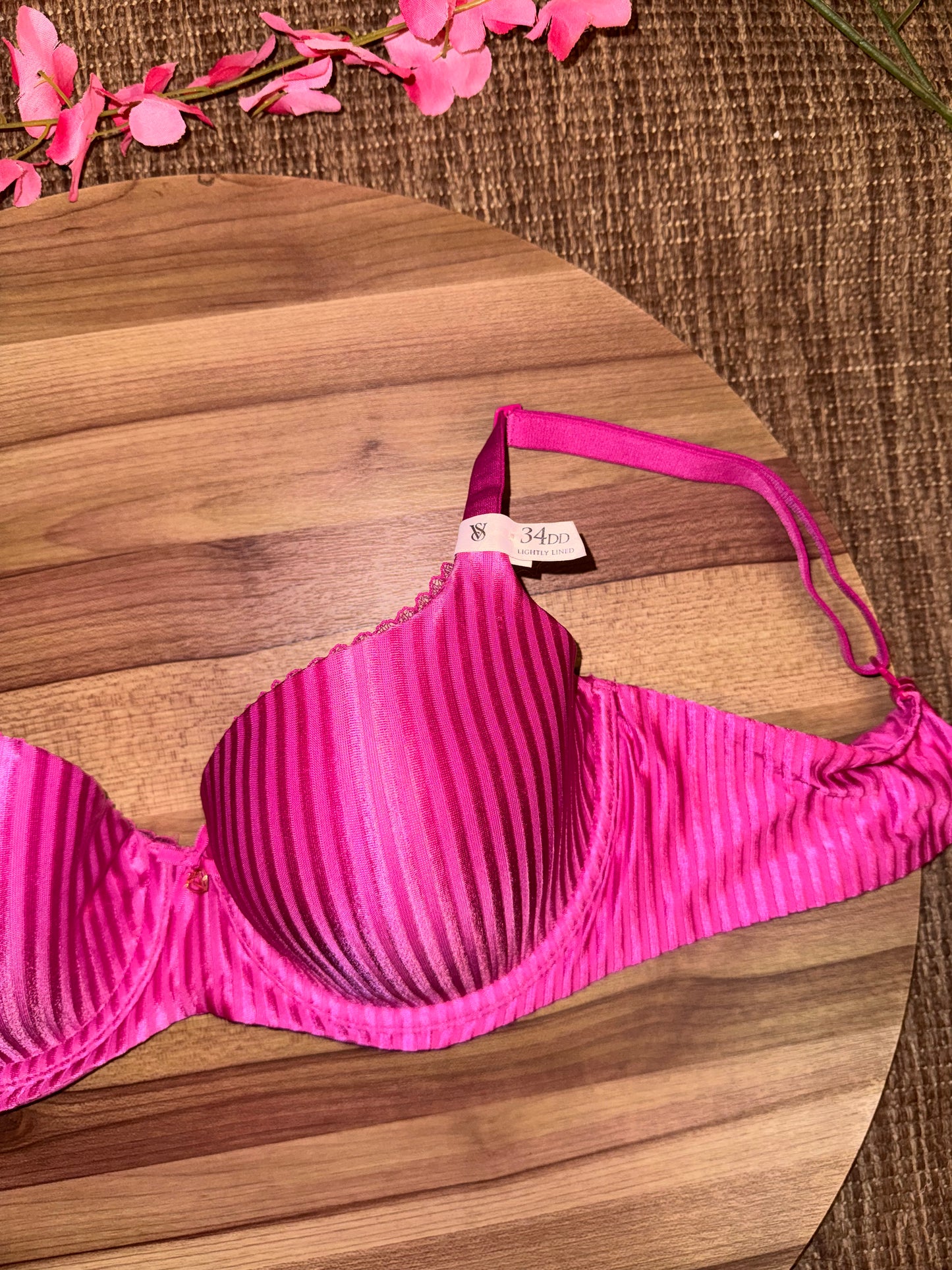 Victoria secret tagged bra 34DD