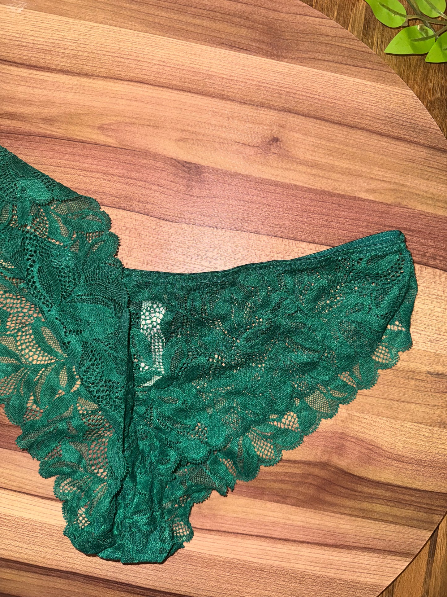 Lace panty medium