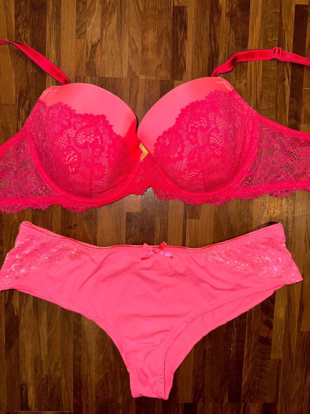 VS 34DD