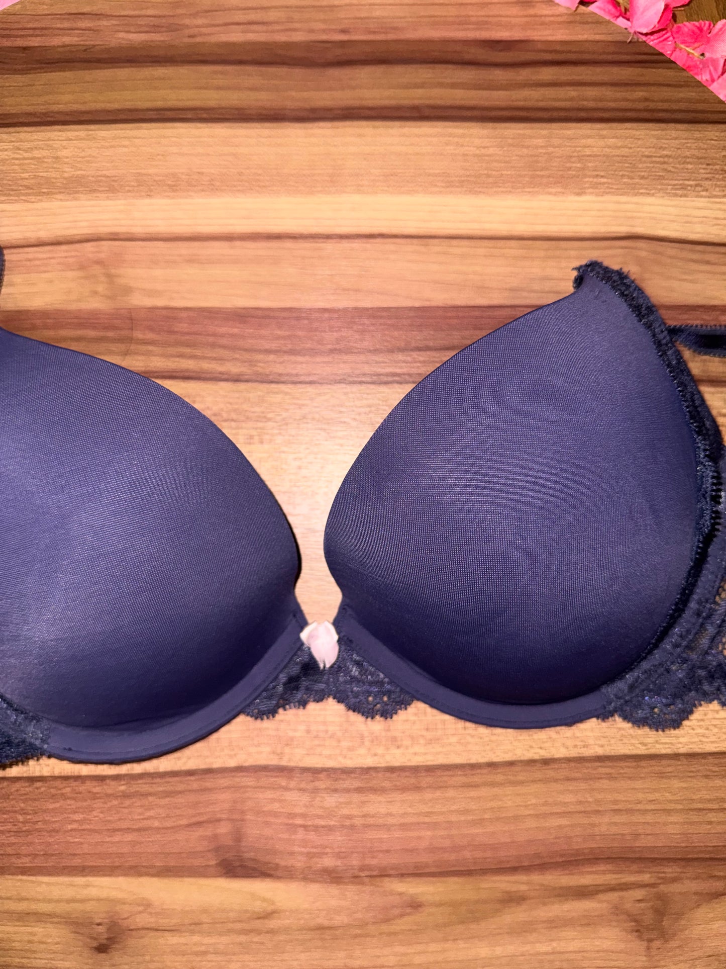 VS TAGGED 34D